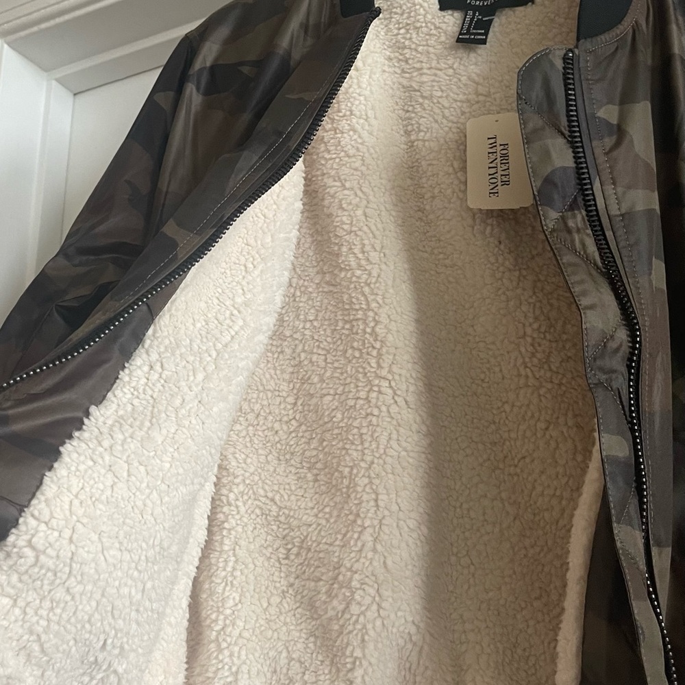 Bomber jacket - Picture 4 of 9